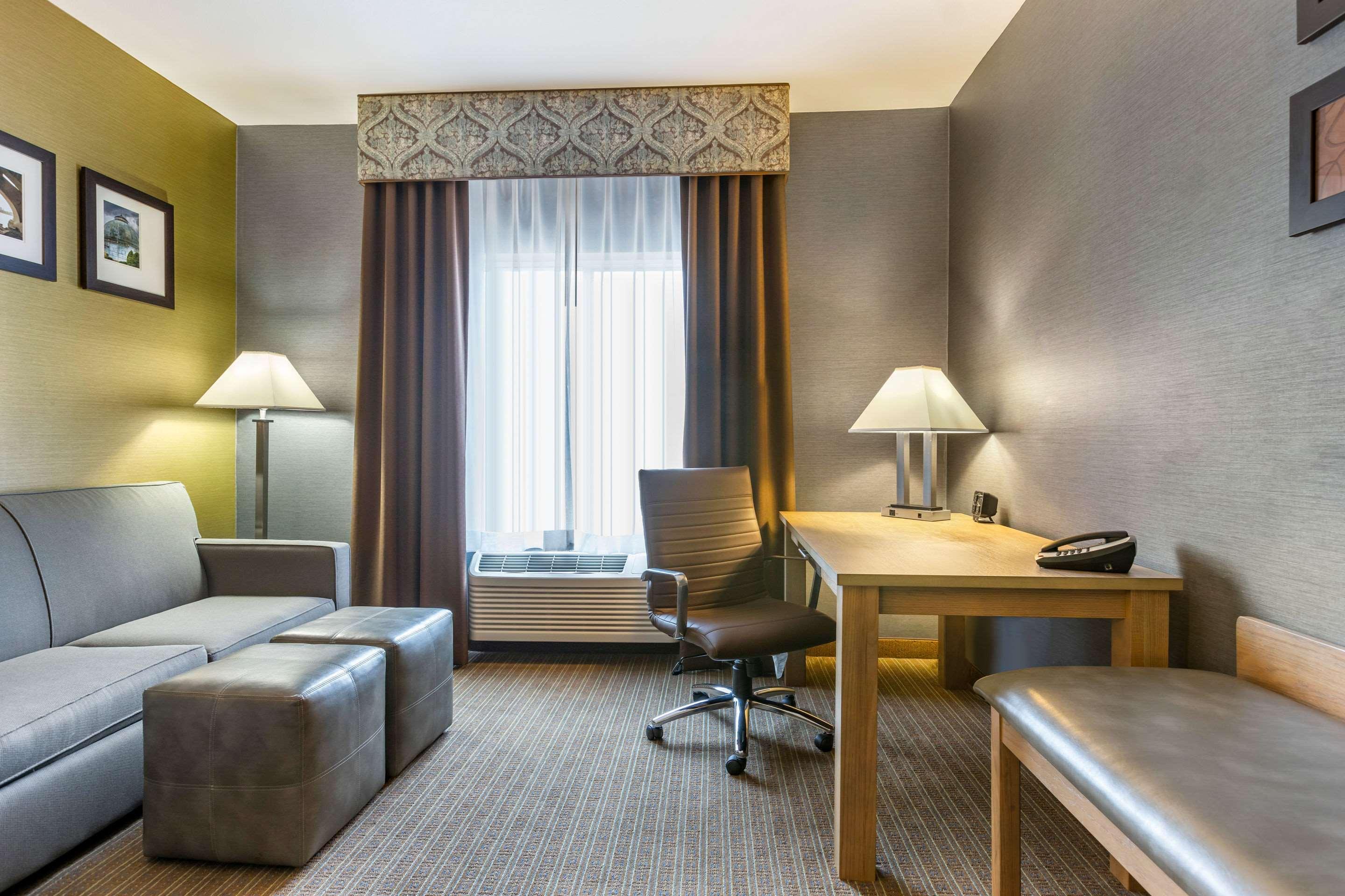 Comfort Suites Southgate-Detroit Buitenkant foto