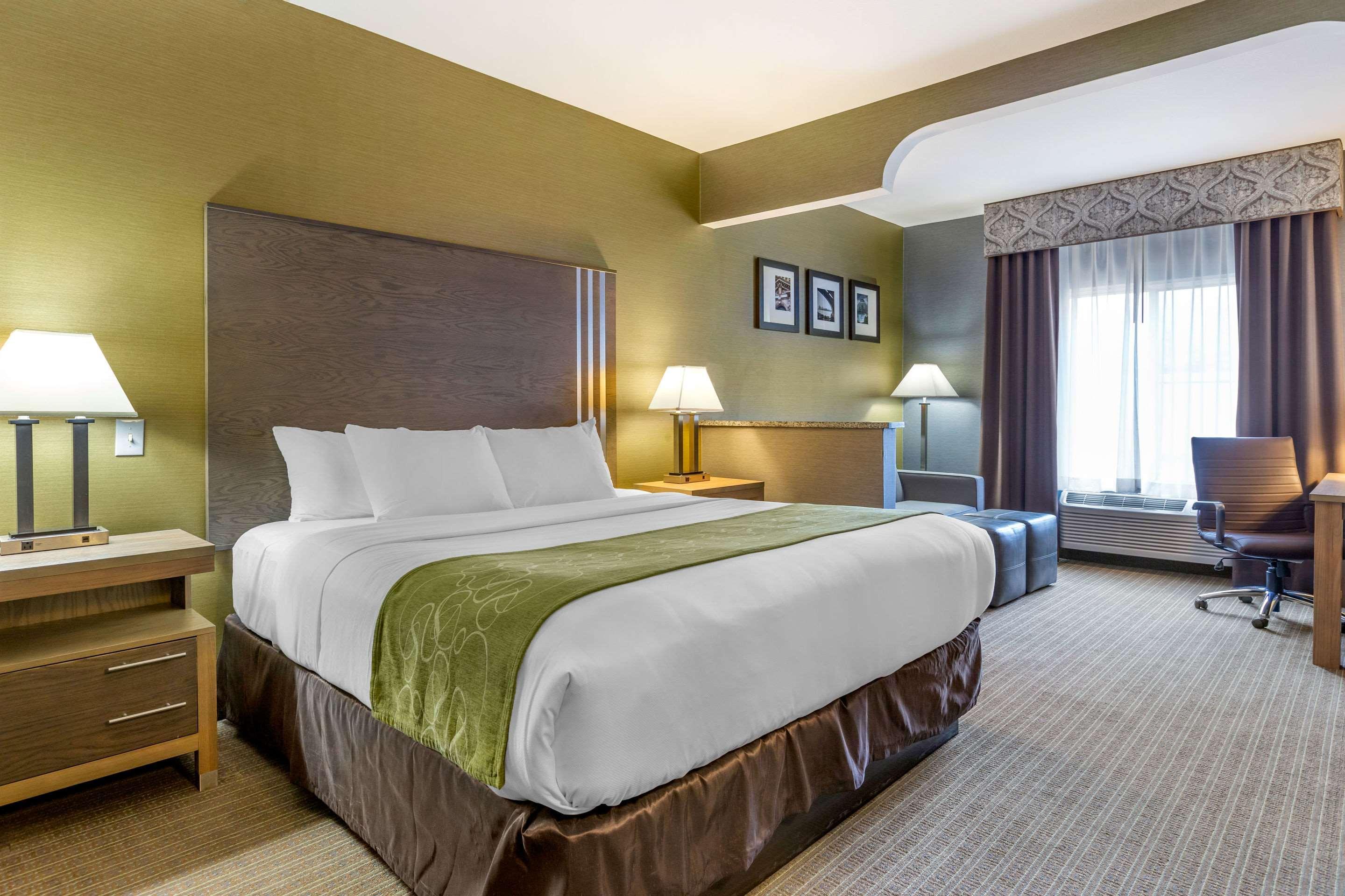 Comfort Suites Southgate-Detroit Buitenkant foto