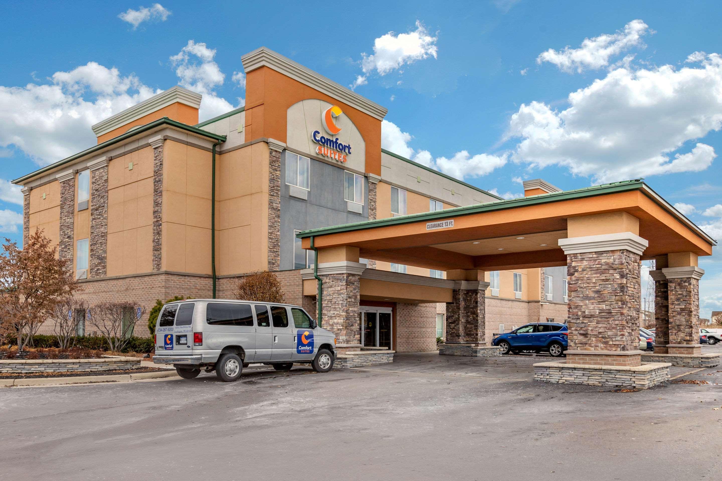 Comfort Suites Southgate-Detroit Buitenkant foto