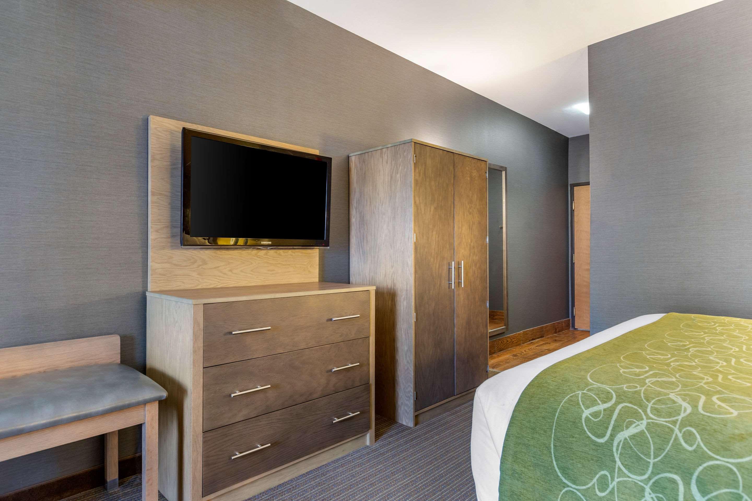 Comfort Suites Southgate-Detroit Buitenkant foto