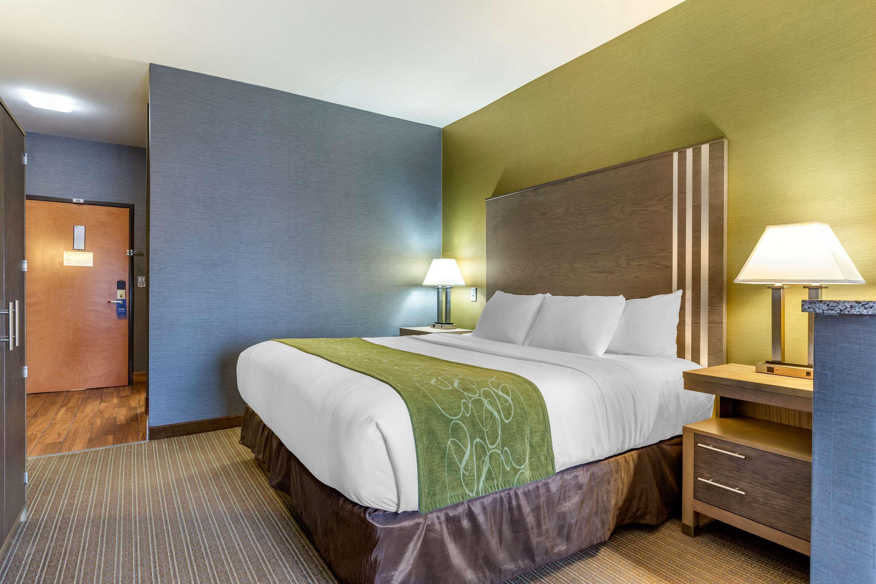 Comfort Suites Southgate-Detroit Buitenkant foto
