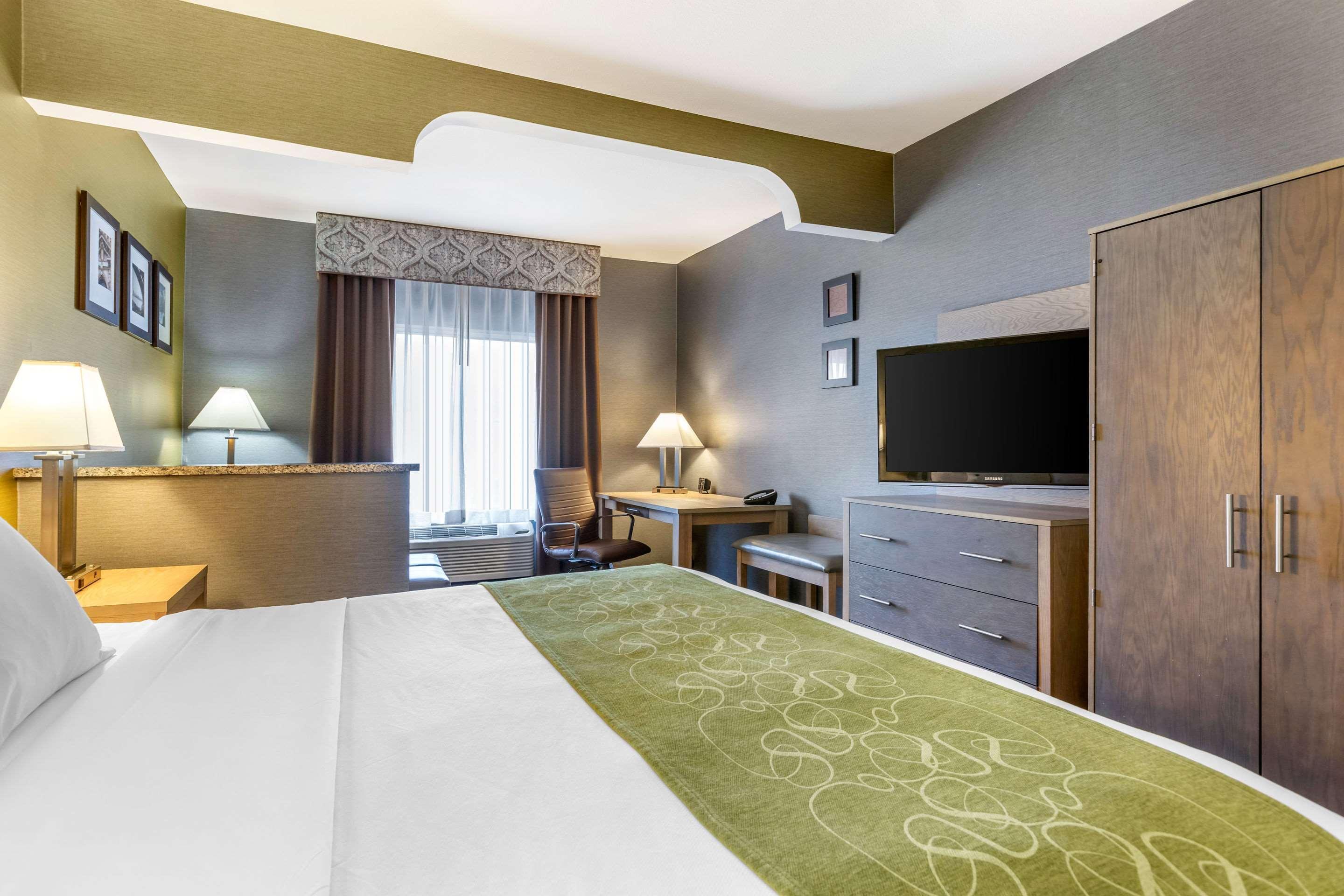 Comfort Suites Southgate-Detroit Buitenkant foto